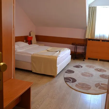 Tomce Sofka 3* Skopie