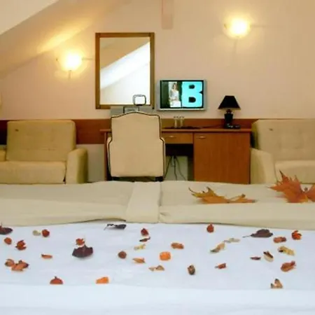 Tomce Sofka 3* Skopie